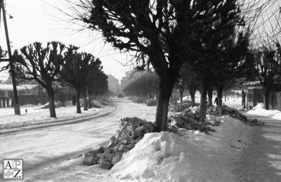 Ulica Partyzantów w Zamościu zimą, lata 60-te.jpg