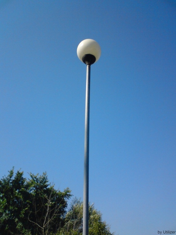 Kule na promenadzie przy jeziorze Durowskim