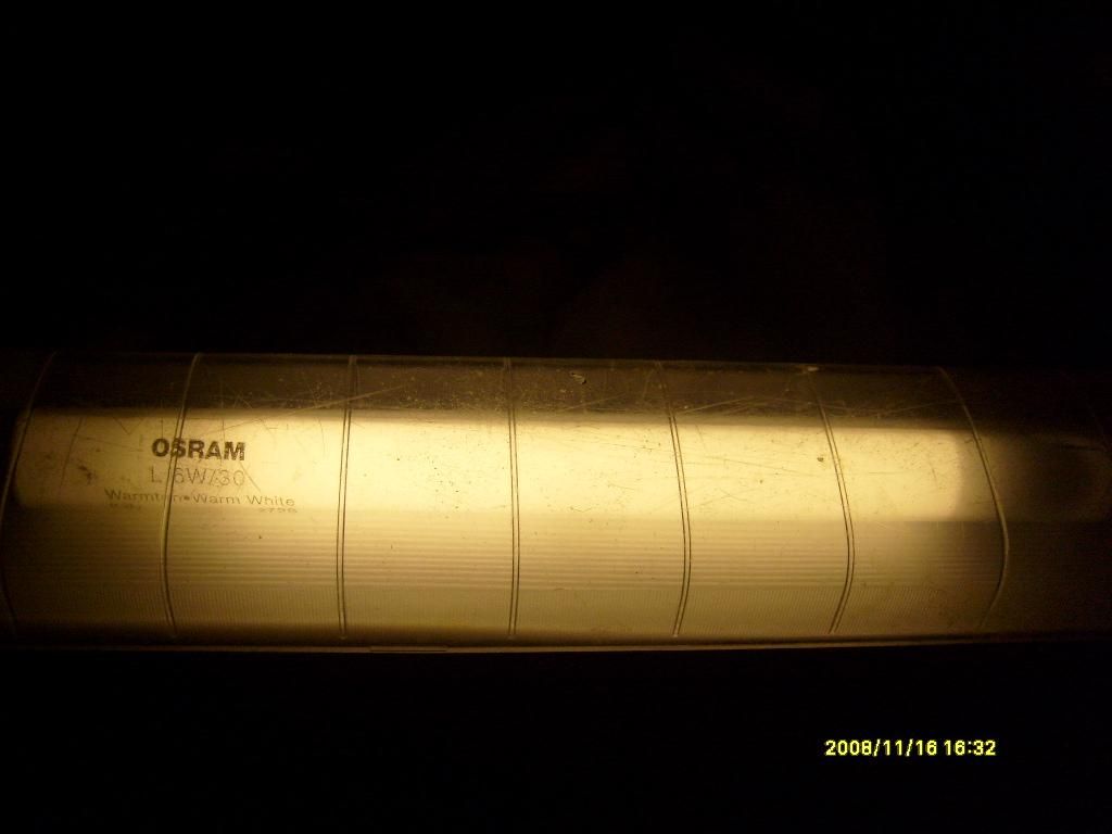 Świetlówka 6W w latarce Philips