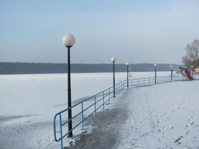 Zamarznięte jezioro