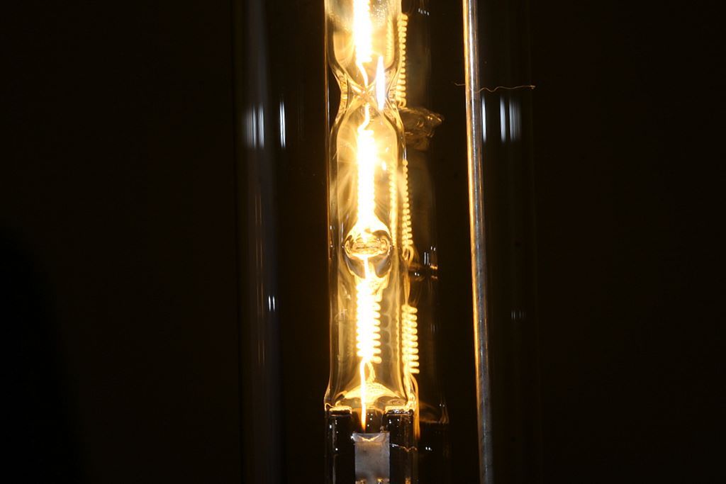 Lampy Whitesa