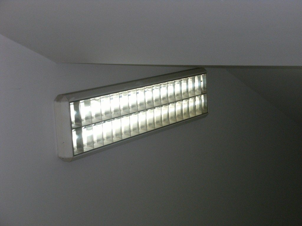 096