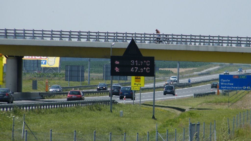 Temperatura na autostradzie - zdjęcia do tematu "Aktualna pogoda w waszym regionie oraz jej skutki"
