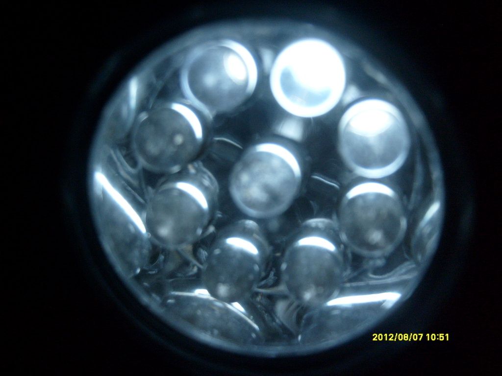 Latarka LED znaleziona w śmietniku